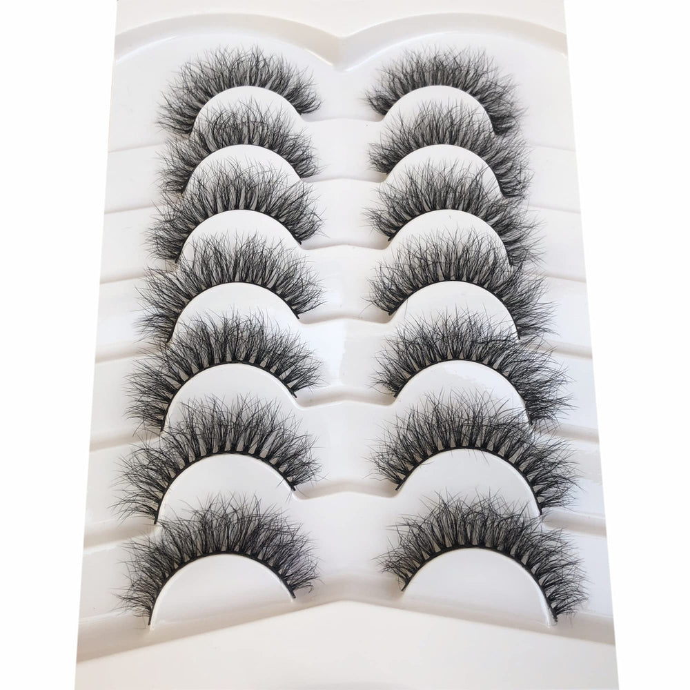 Pooplunch wispy volume lash adds subtle fullness to eyes.