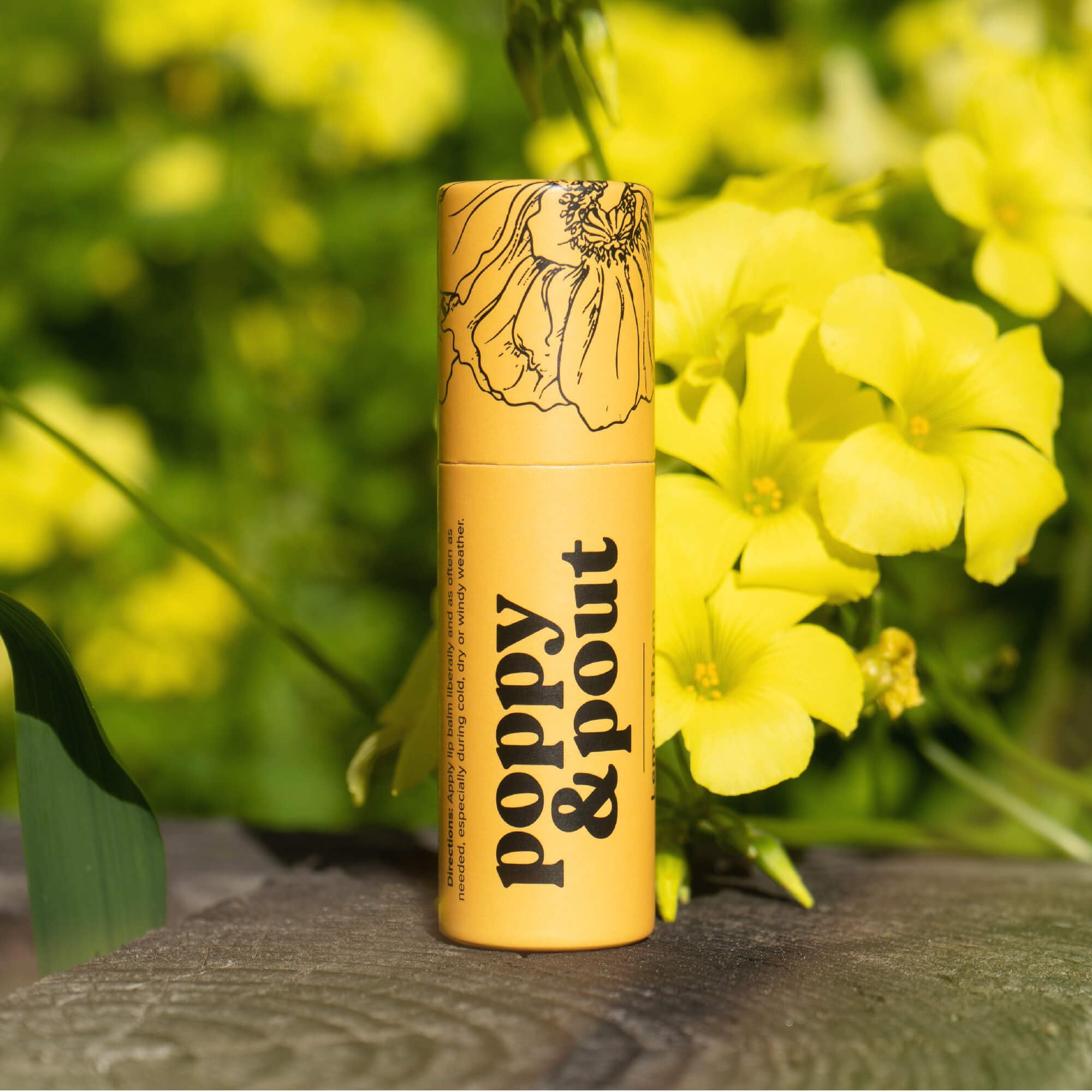 Recyclable cardboard tube in natural tones reinforces eco-friendly packaging.