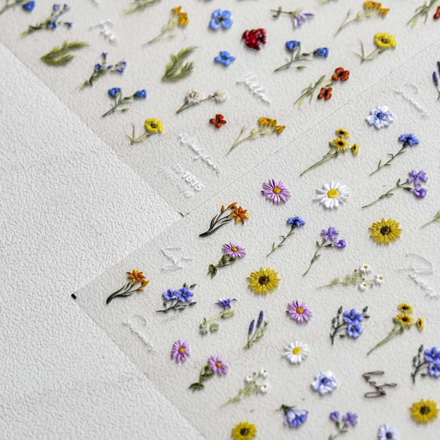 POWPOP summer design nails featuring daisies for vibrant manicures.