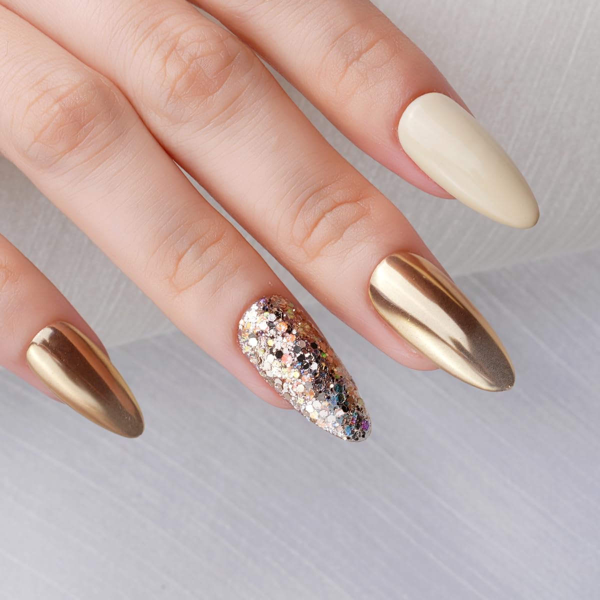 PrettyDiva kit includes applicators and guide for beginner-friendly chrome nails.