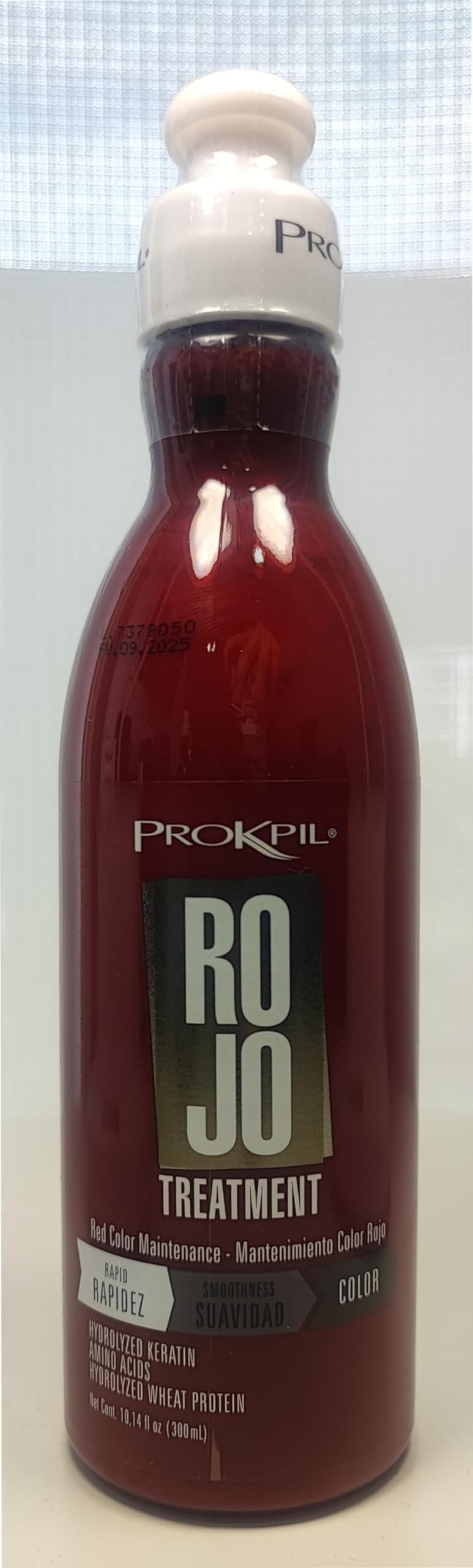 Prokpil Red Maintenance cream application hydrates and softens color-treated hair.