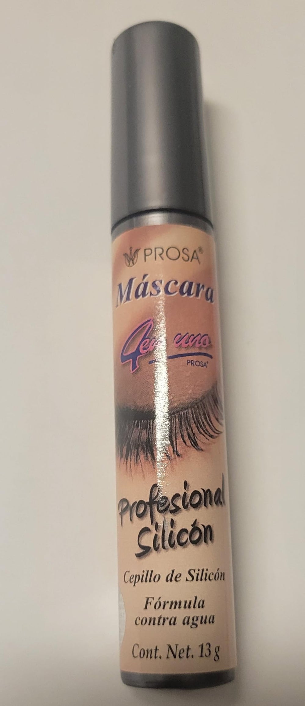 Prossa 4-in-1 silicone mascara brush for precise lash separation and definition.