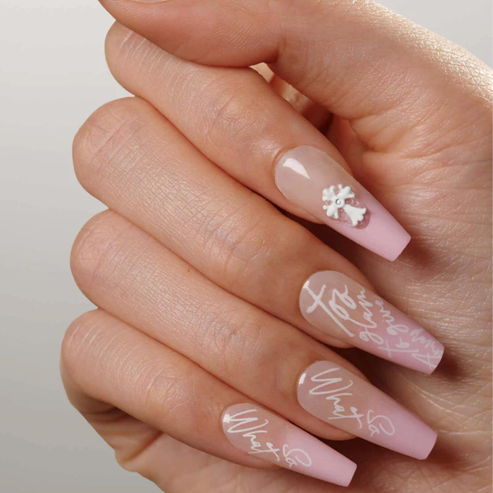 PSYTONE nails demonstrating easy application and quick removal.