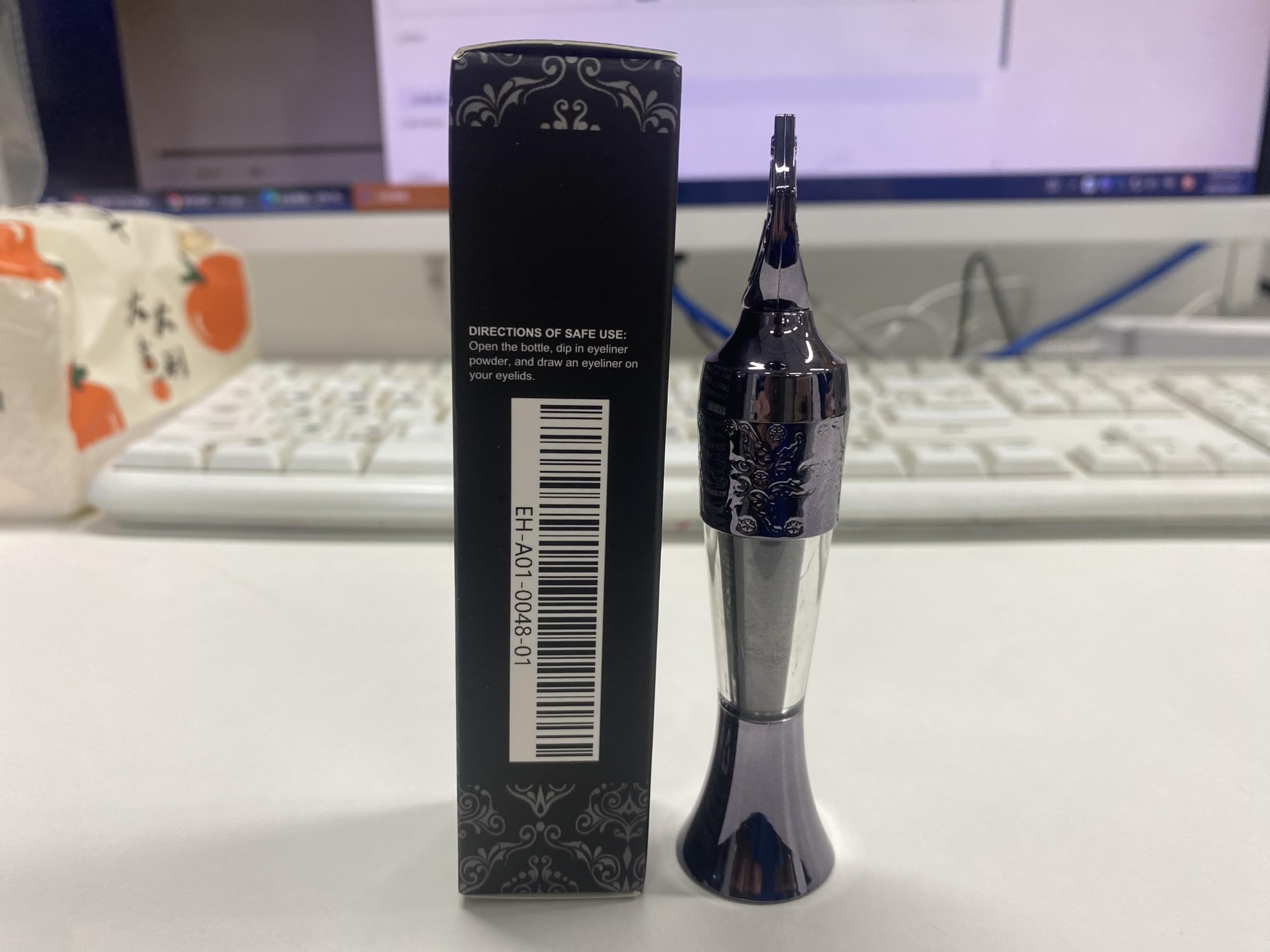 Ptoso Powder Eyeliner Arabic eye close-up defines dramatic lash line