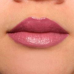 Pūrlisse Dew gloss application swipe showing buildable color and smooth lip feel.