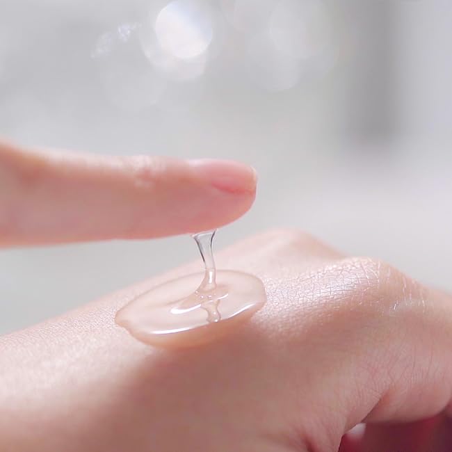 Milk-vetch and jojoba oil ingredients in Pyunkang Yul Balancing Gel.