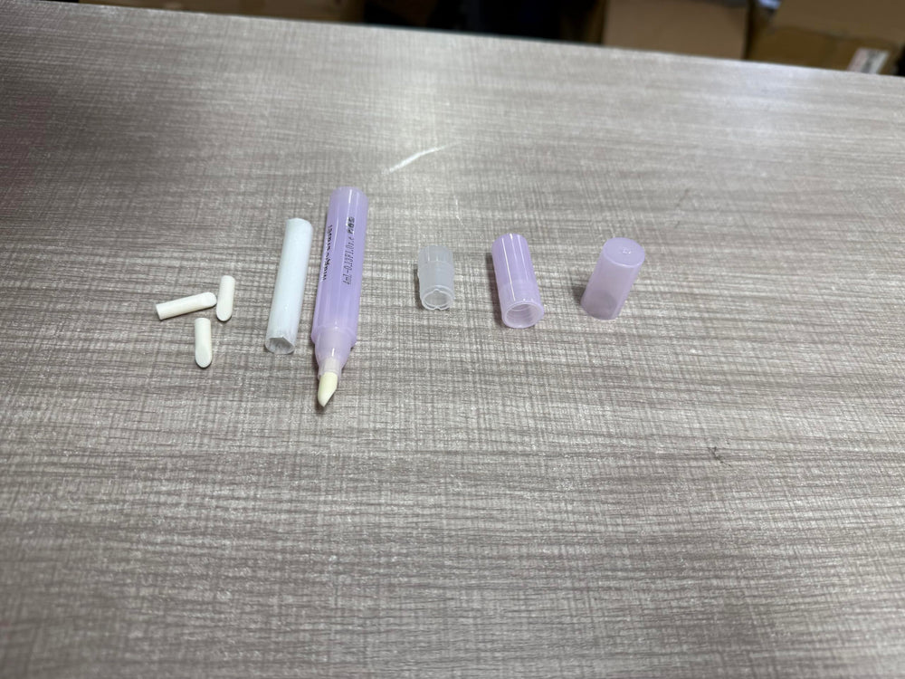 QIUFSSE Nail Polish Remover Pen suitable for professional salon use.