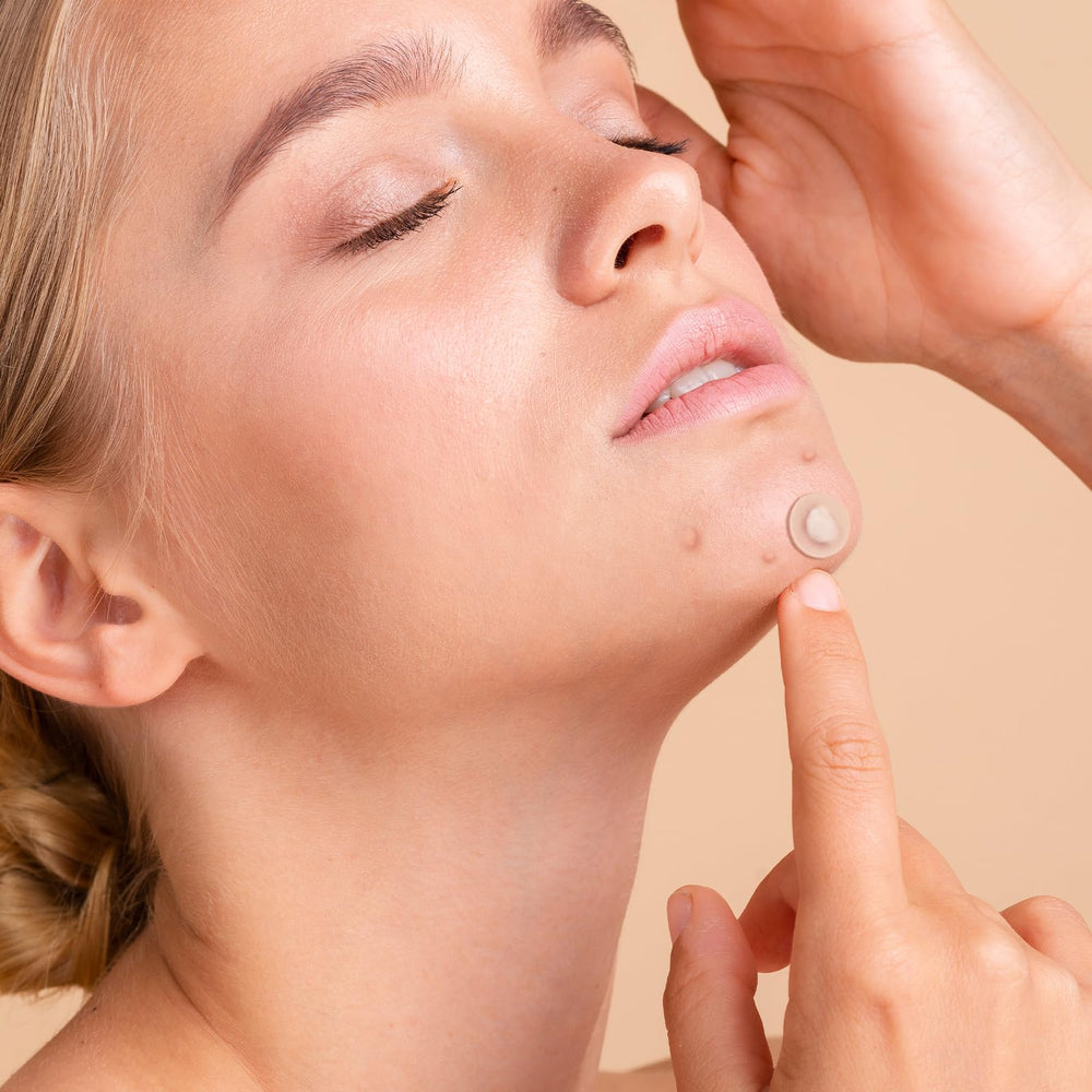 Qmakup day and night patches set for versatile acne care.