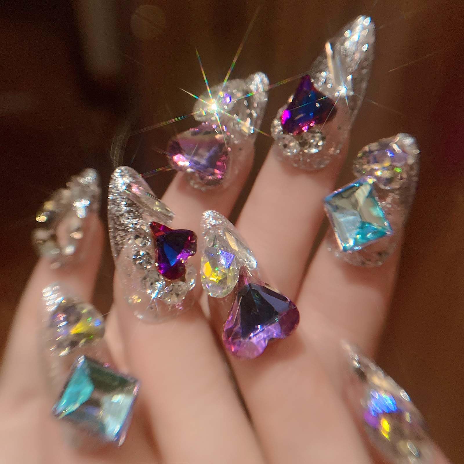 QQPPOLIU almond press-on nails in medium stiletto shape offer fast, salon-free manicures.