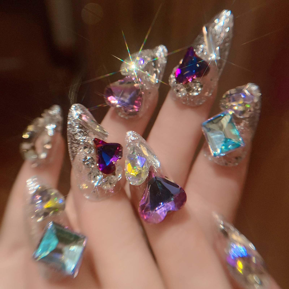 QQPPOLIU almond press-on nails in medium stiletto shape offer fast, salon-free manicures.