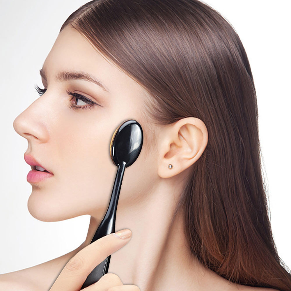 QUEMISS foundation brush provides even powder grip for blending