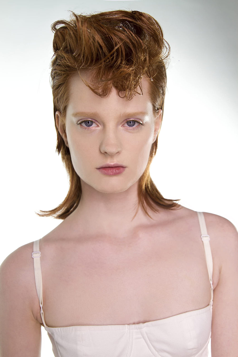 Fine mist from VICIOUS hairspray sets style with a flexible finish