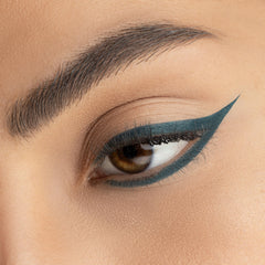 Radiant Professional Makeup green eyeliner smudge tool enables easy blending for soft smoky edges.