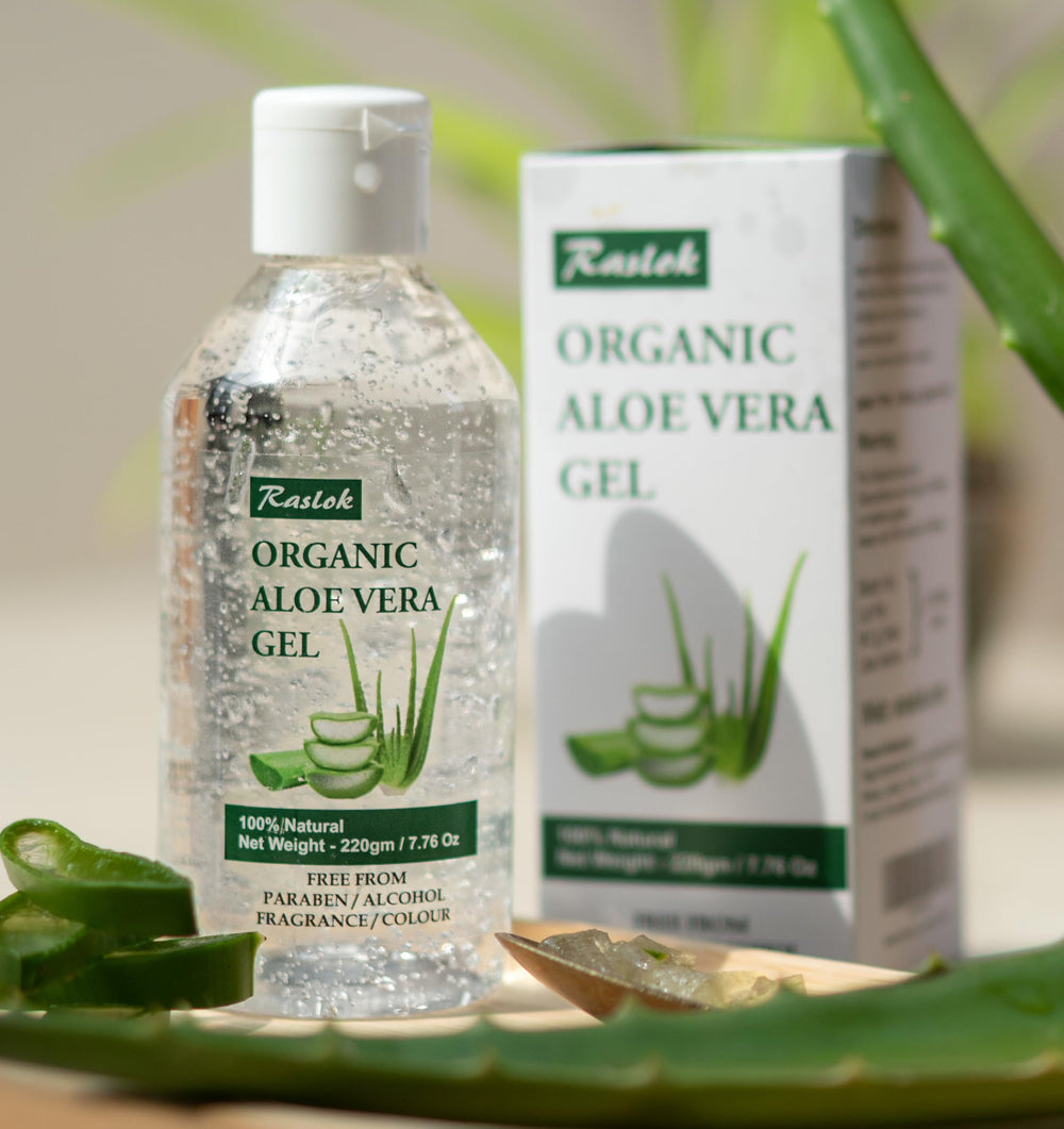 Raslok Aloe Vera Gel hand application demonstrating quick hydration with a non-sticky feel.