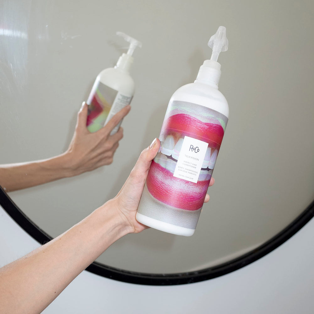 Close-up of the conditioner pump for even distribution and smooth detangling