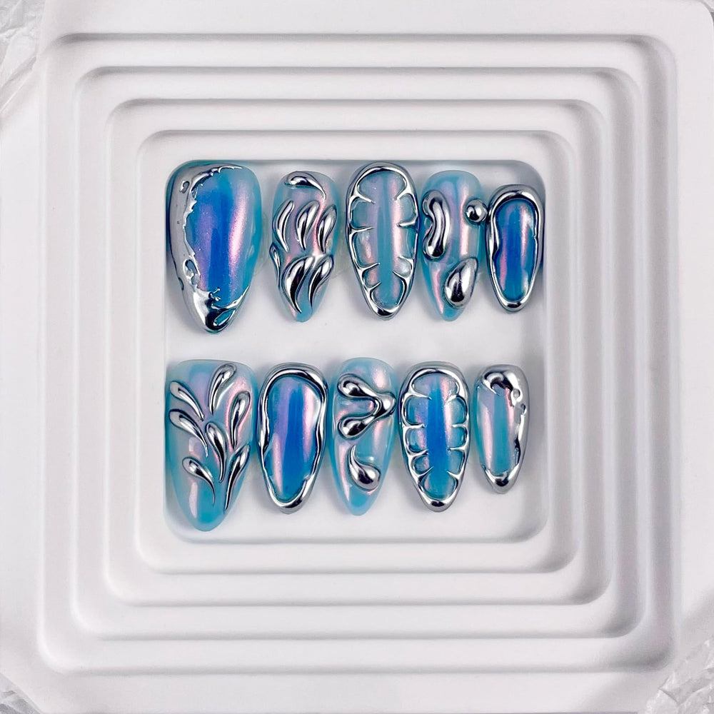 Rdntbeu blue ombre press-on nails for a reusable salon-quality manicure.