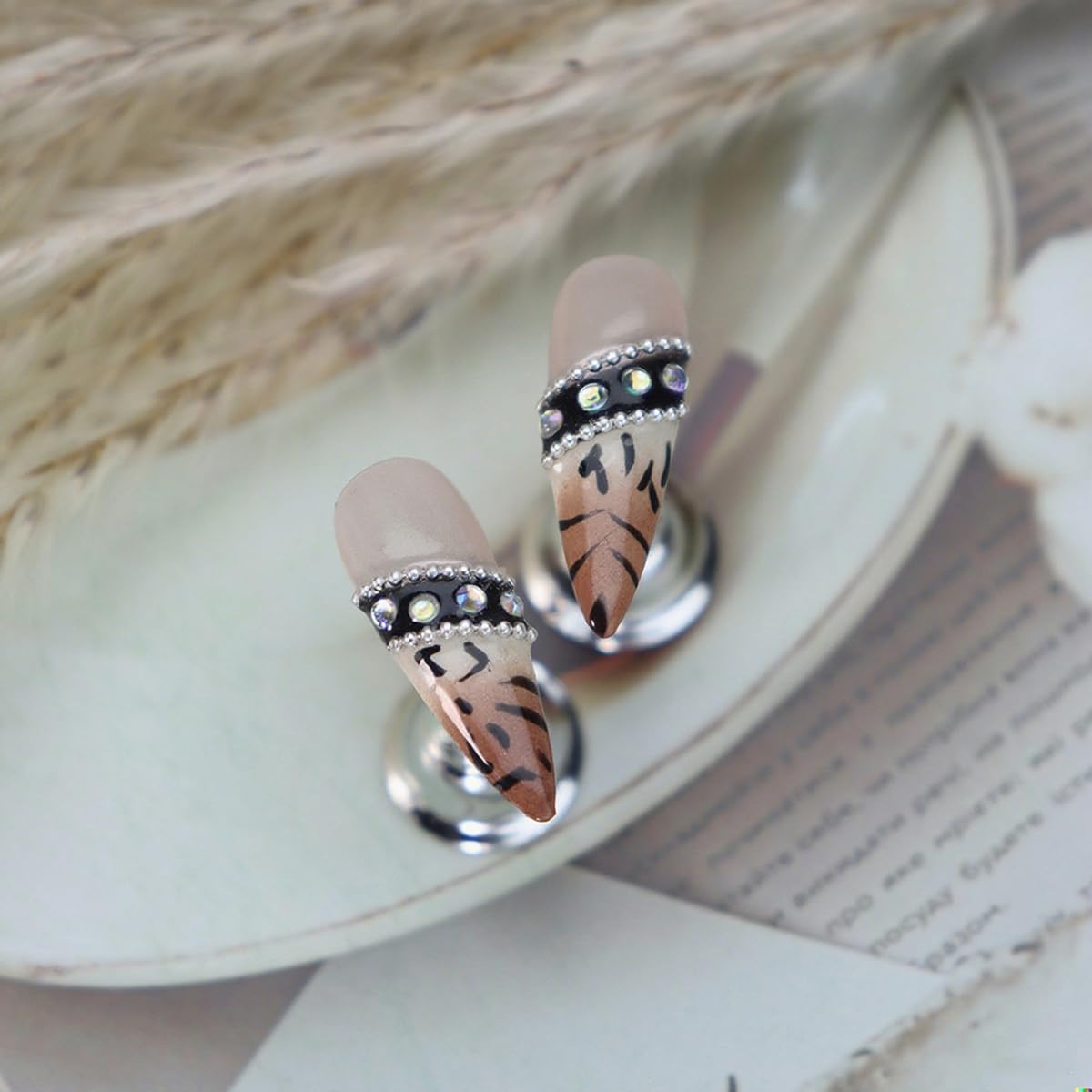 Rdntbeu crystal rhinestones detail adds luxurious sparkle