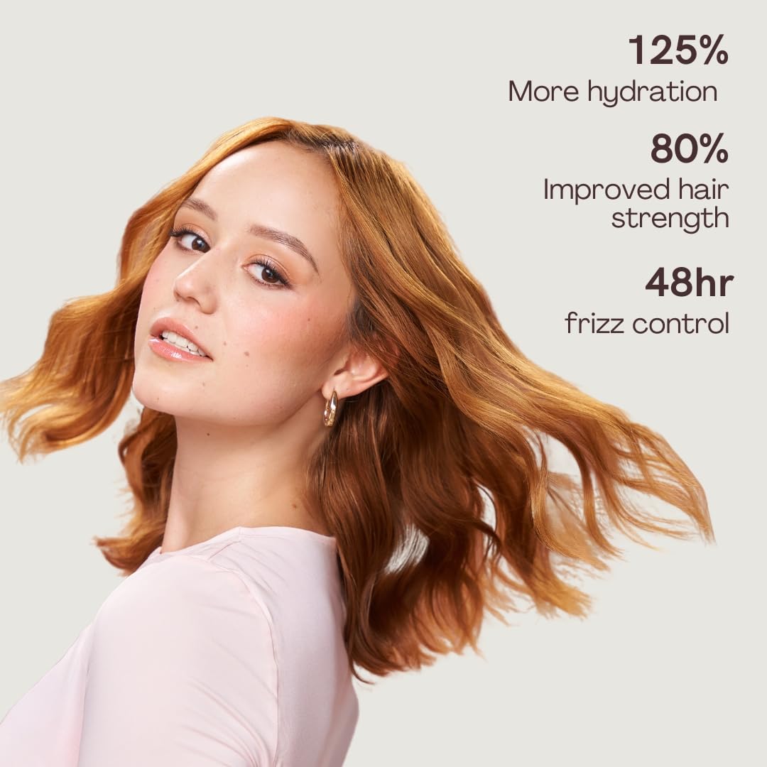 Rev320 Aloe Vera imagery signaling gentle moisture for curly and dry hair.