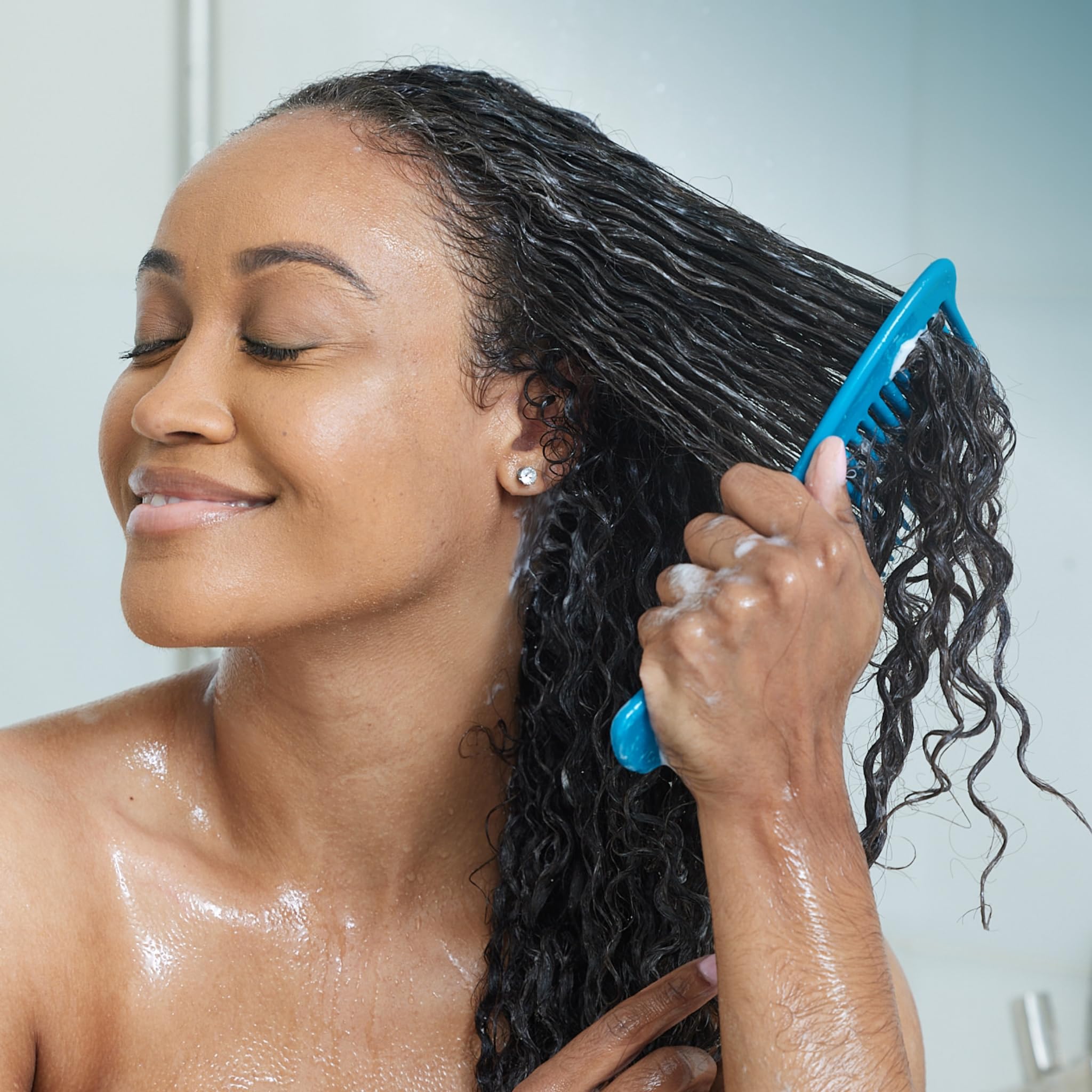REVAIR Apply on wet strands for detangling ease