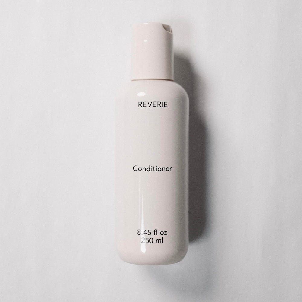 REVERIE conditioner with murumuru butter for rich hydration