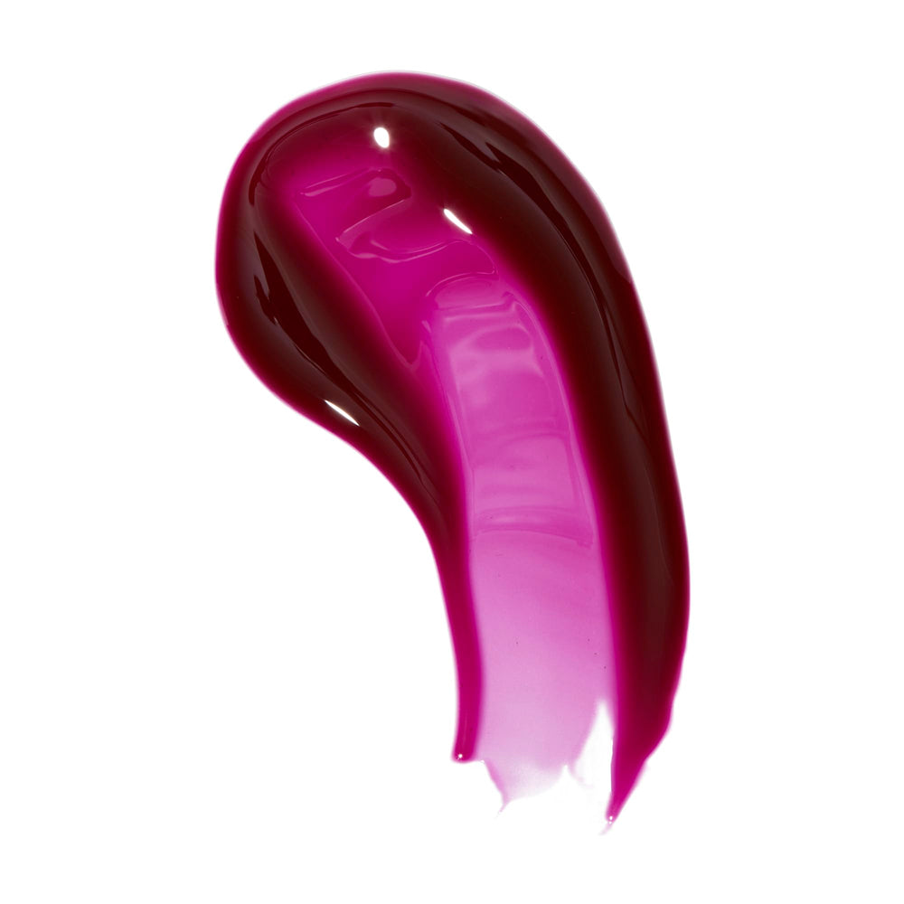 Close-up showing lips hydrated by hyaluronic acid and peptides in the gloss.