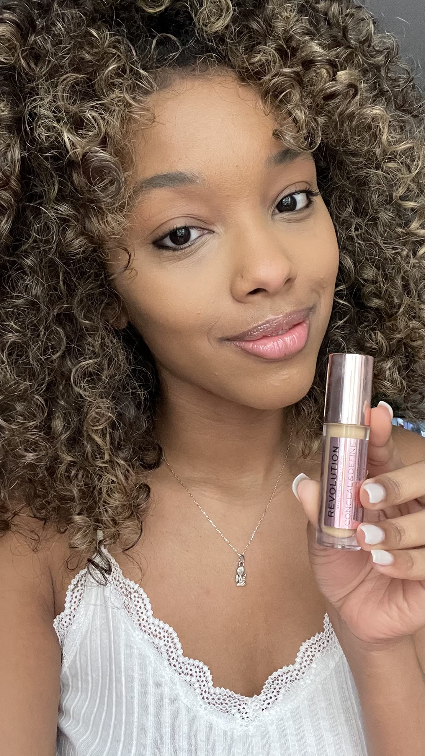 Vegan and cruelty-free Revolution Conceal & Define concealer