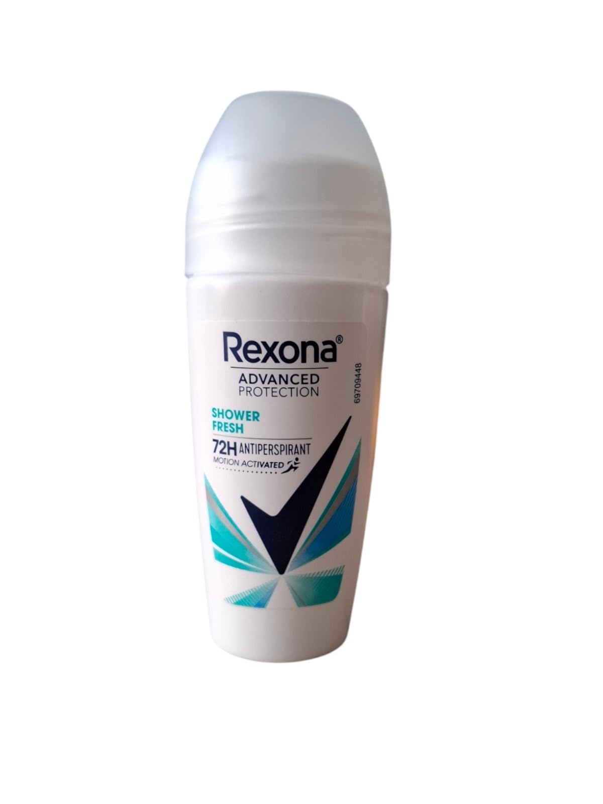 Rexona Shower Fresh roll-on application on skin for everyday protection.