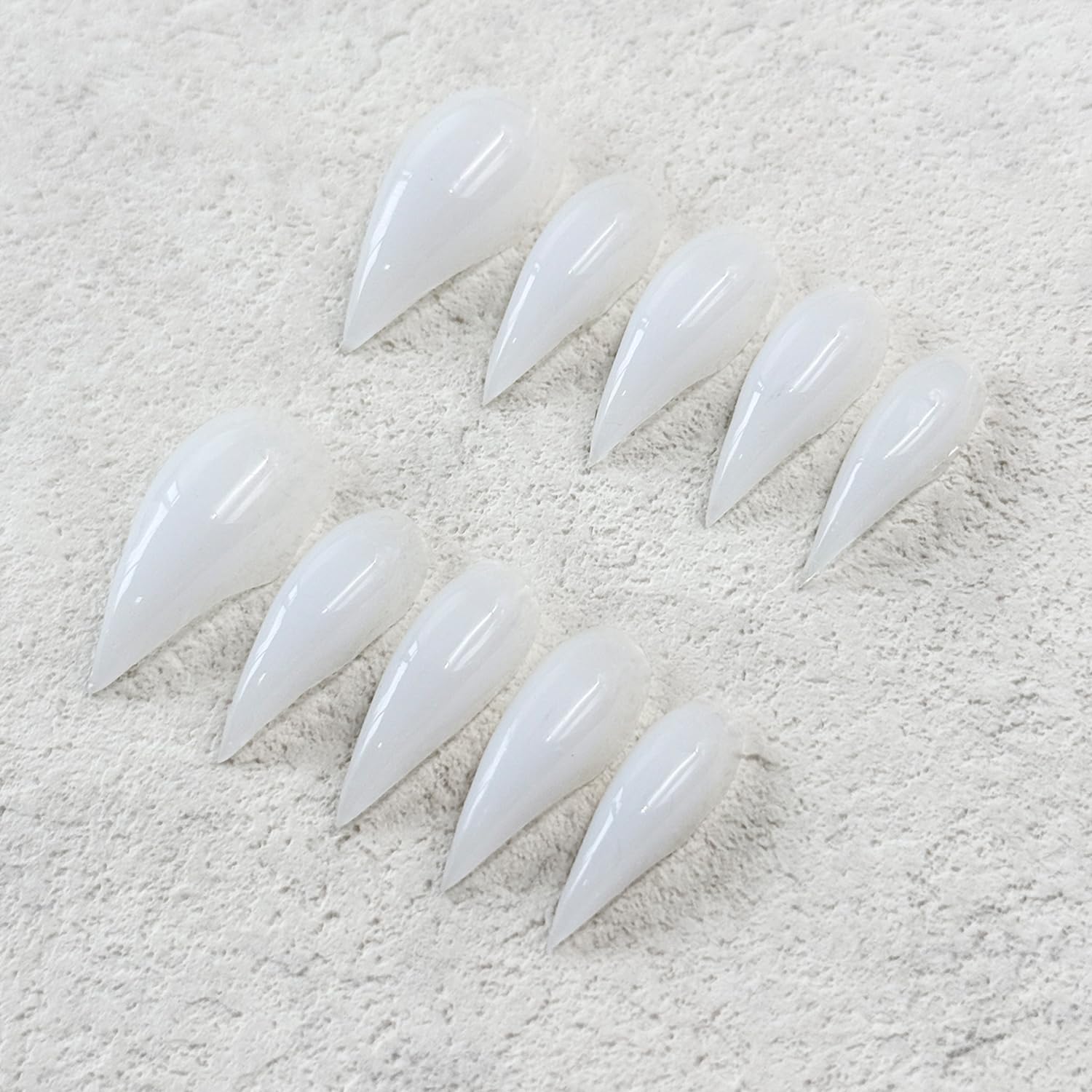 RIICFDD ABS acrylic material keeps nails light and durable.
