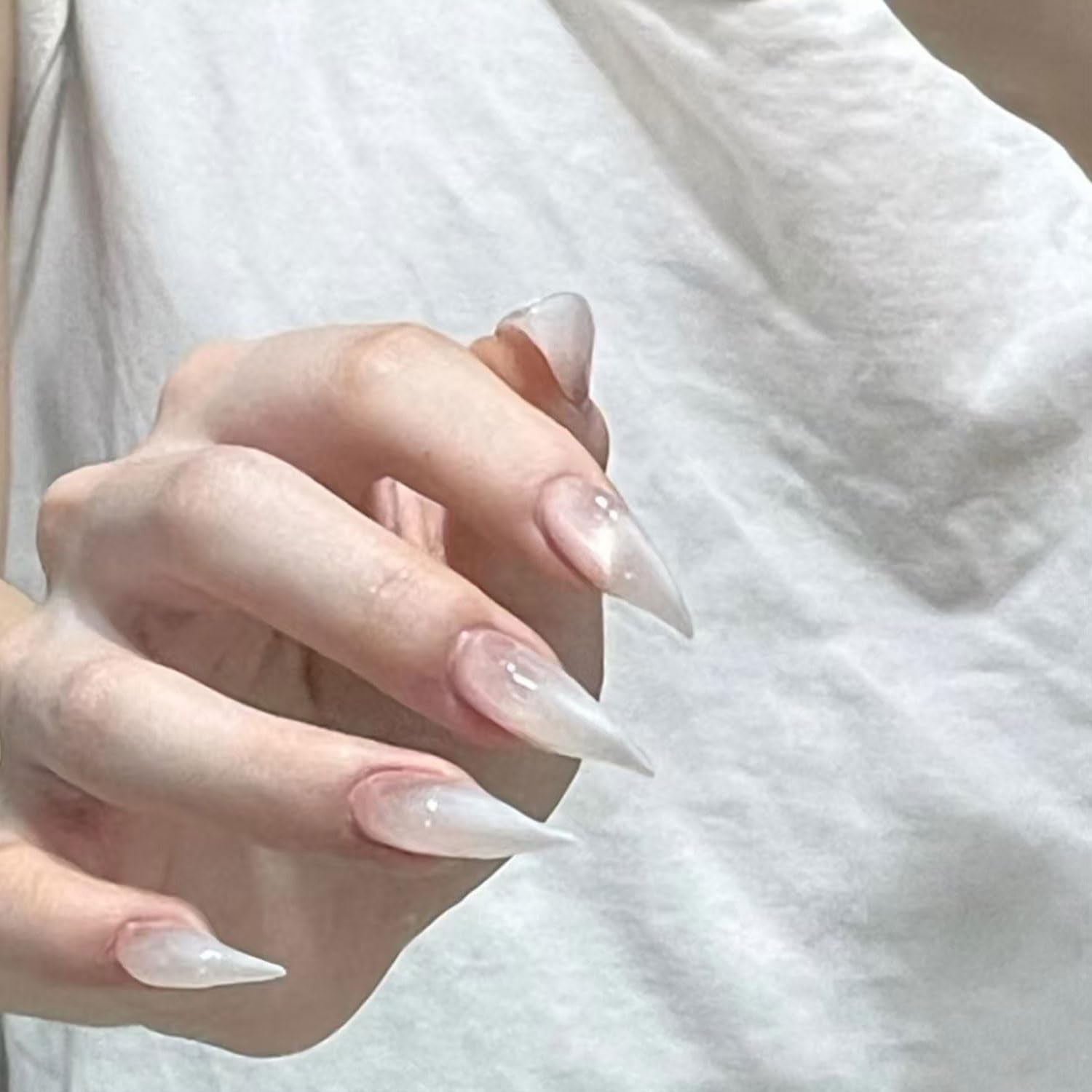 RIICFDD curved stiletto nails emphasize secure fit and dramatic style