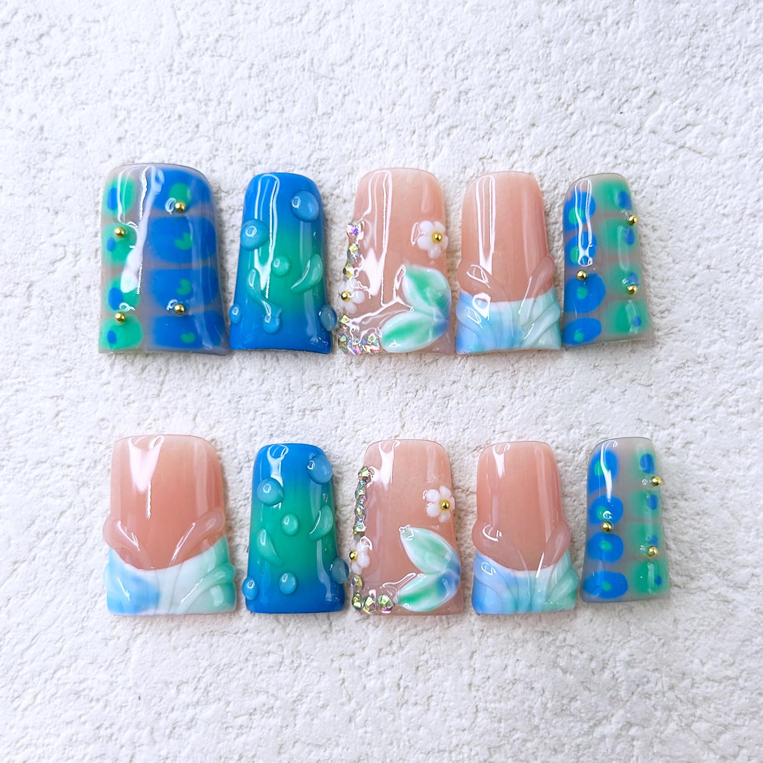 RIICFDD nails show a droplet pattern and glossy gradient finish