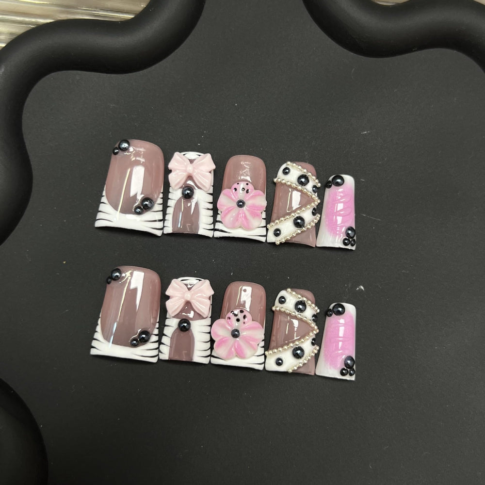 RIICFDD duck press-on nails in a gradient glossy finish for versatile wear