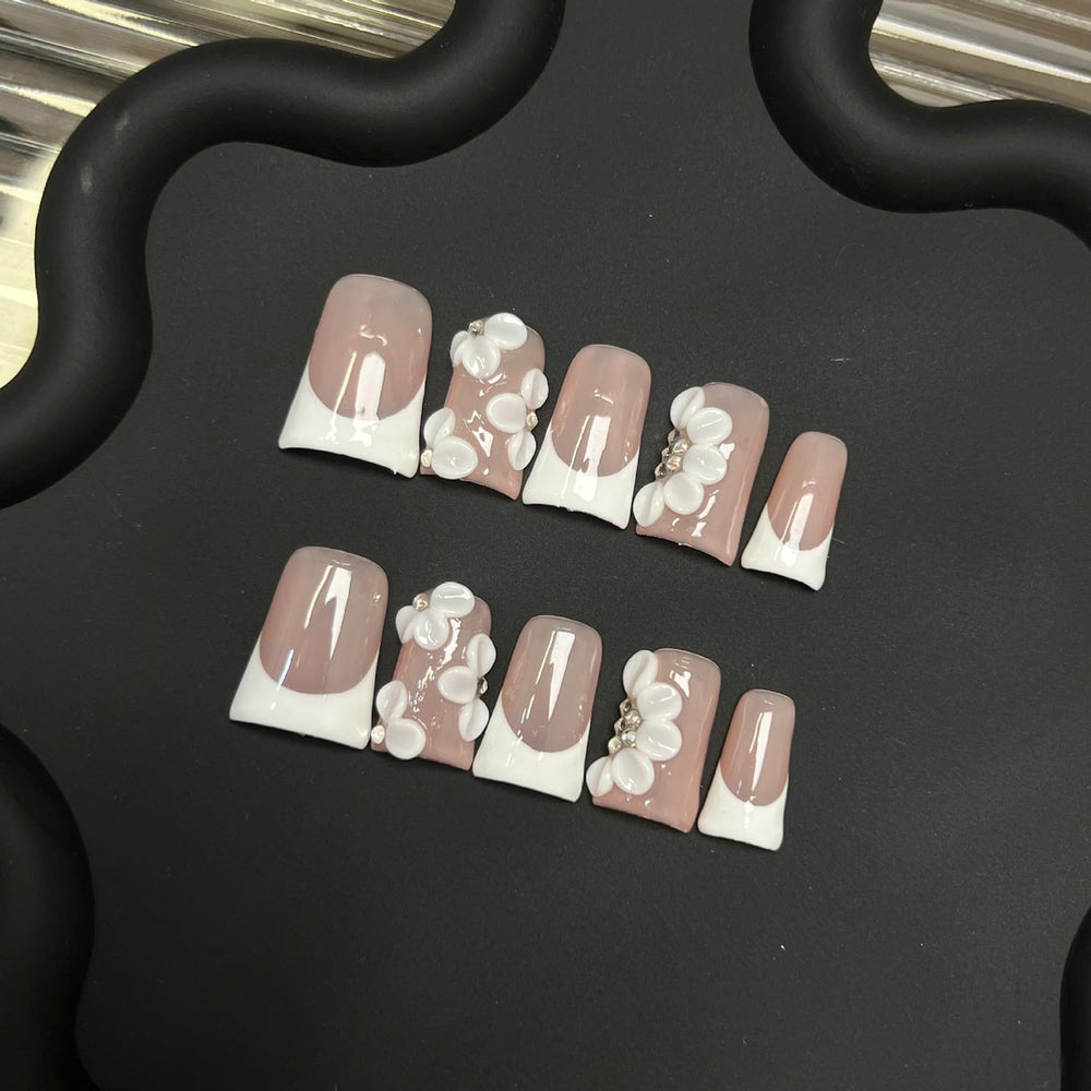 RIICFDD duck press on nails storage pouch keeps nails organized during travel.