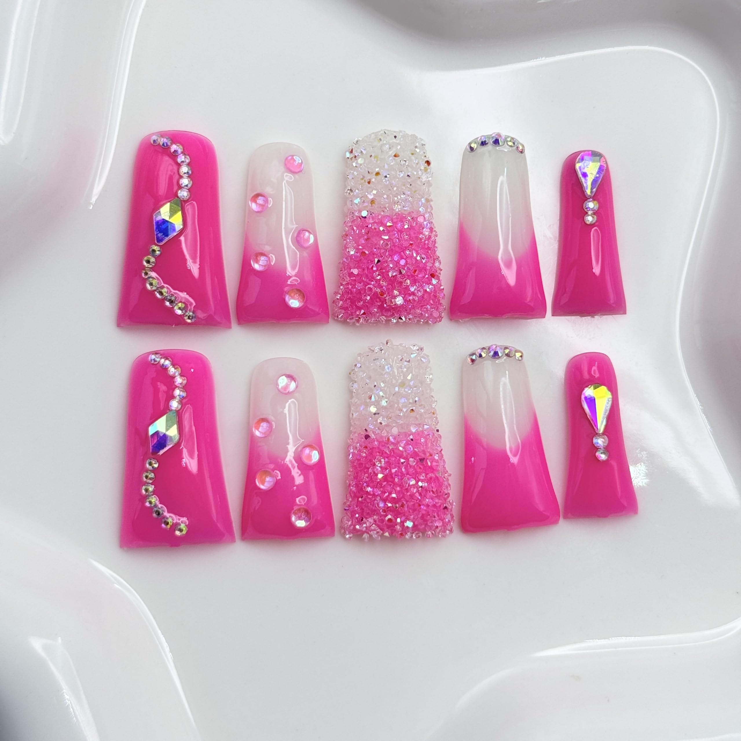 RIICFDD glitter French-tip nails suitable for date nights and events