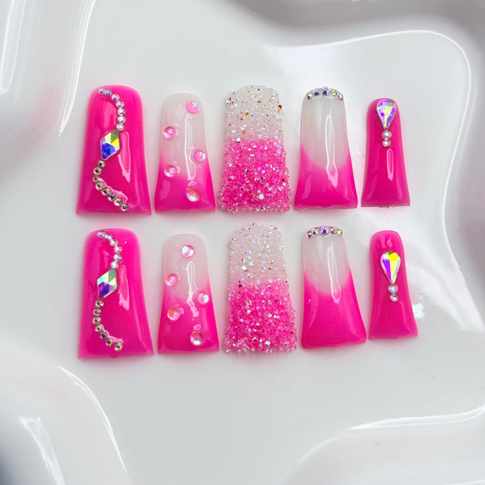 RIICFDD glitter French-tip nails suitable for date nights and events