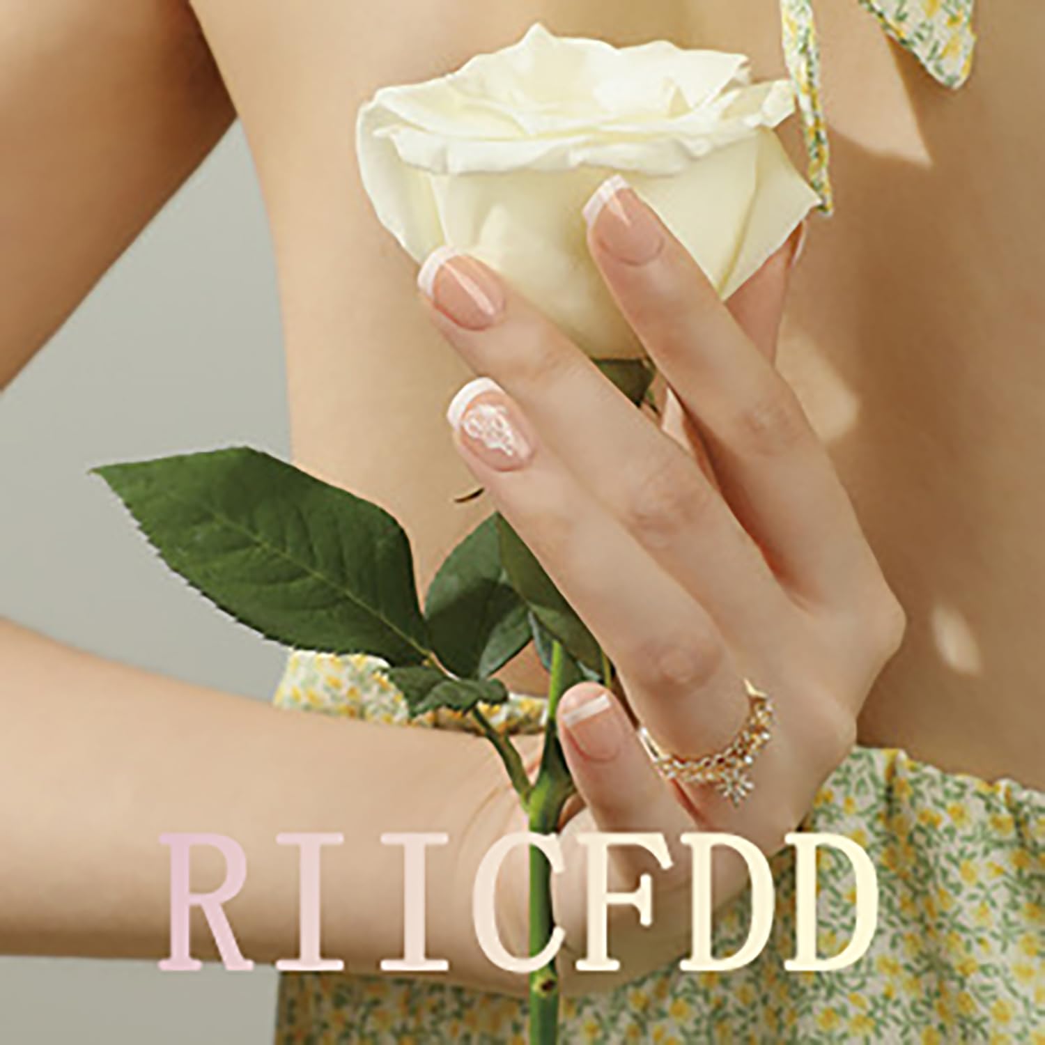 RIICFDD resin crafts or cards benefit from versatile gold foil accents.