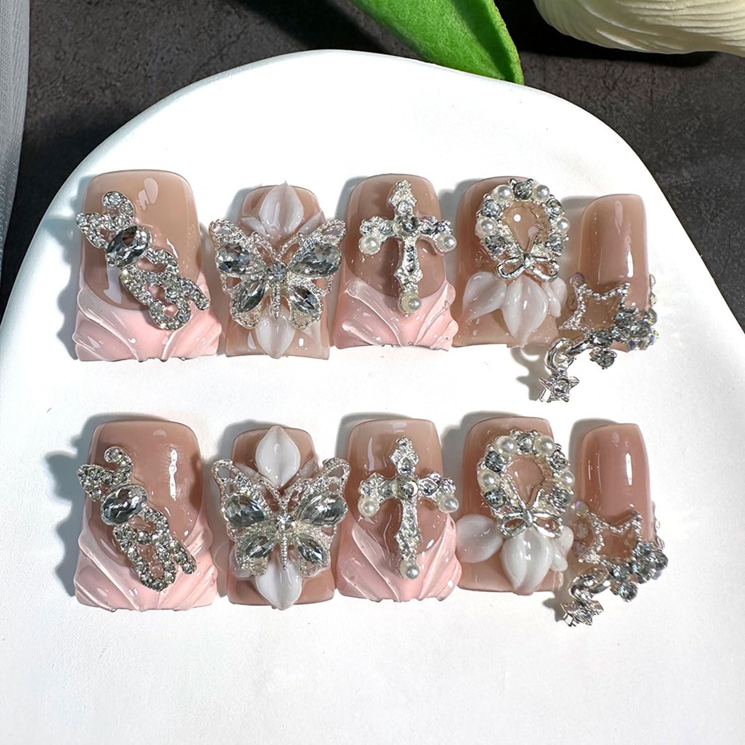 RIICFDD glittery French tip nails in a glossy finish for sparkling everyday wear