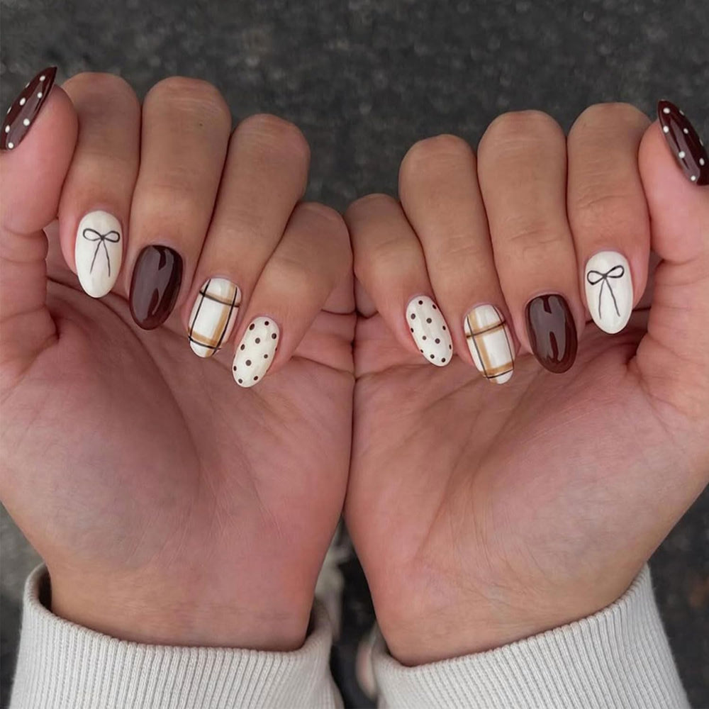 RIICFDD winter nails with dots and bows offer quick festive style at home.
