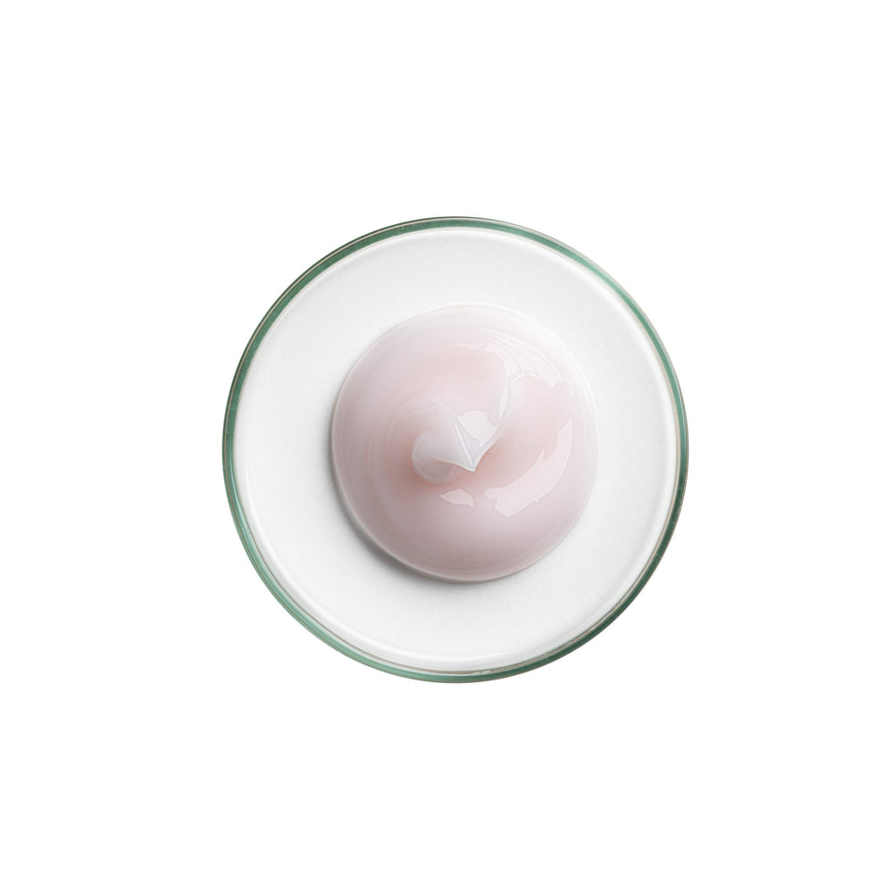Rilastil Aqua Intense 72H gel-cream on a refreshed, moisturized complexion.