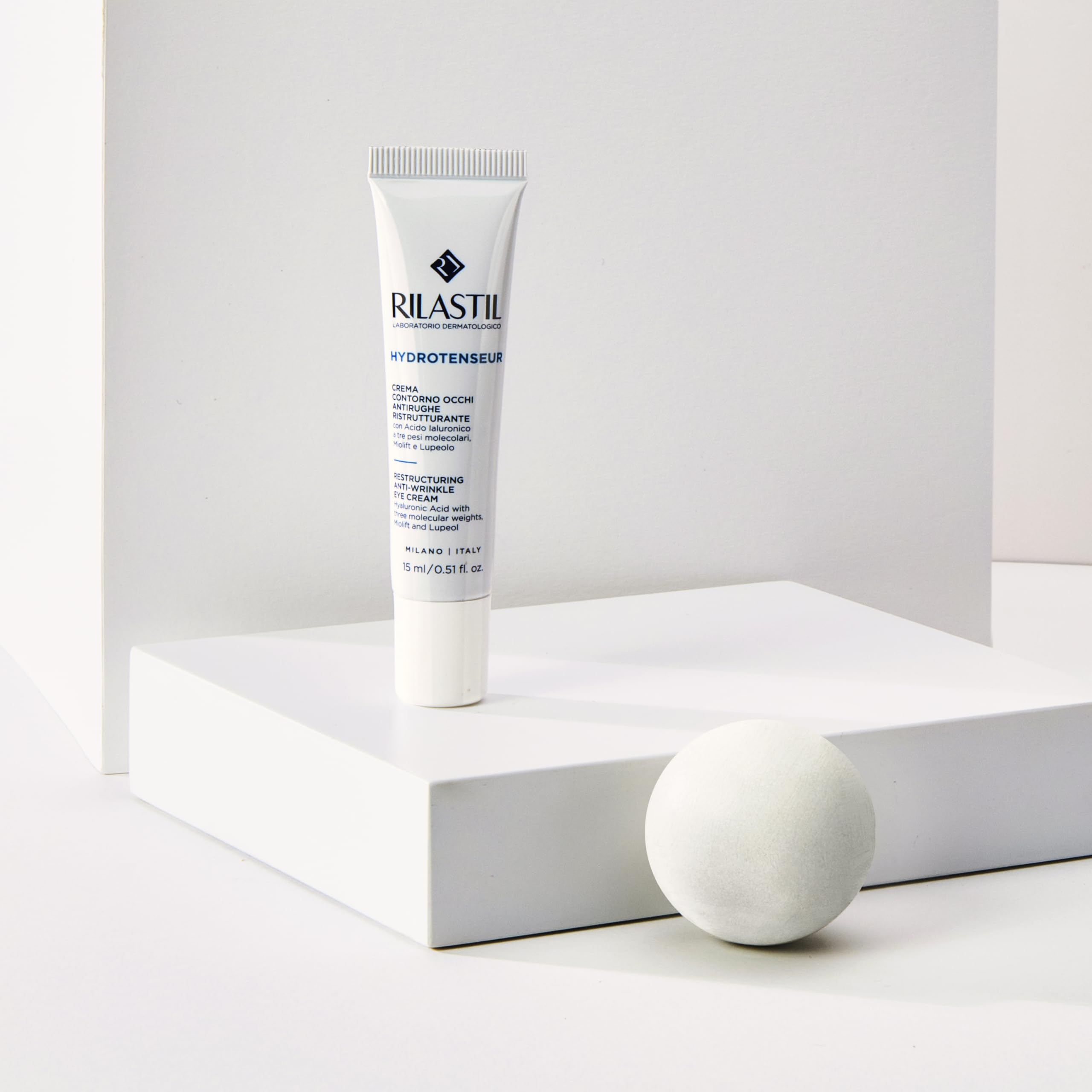 Rilastil Hydrotenseur eye contour cream application demonstrates a soothing daily routine