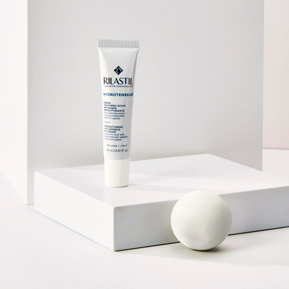 Rilastil Hydrotenseur eye contour cream application demonstrates a soothing daily routine