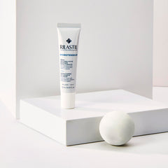 Rilastil Hydrotenseur eye contour cream application demonstrates a soothing daily routine