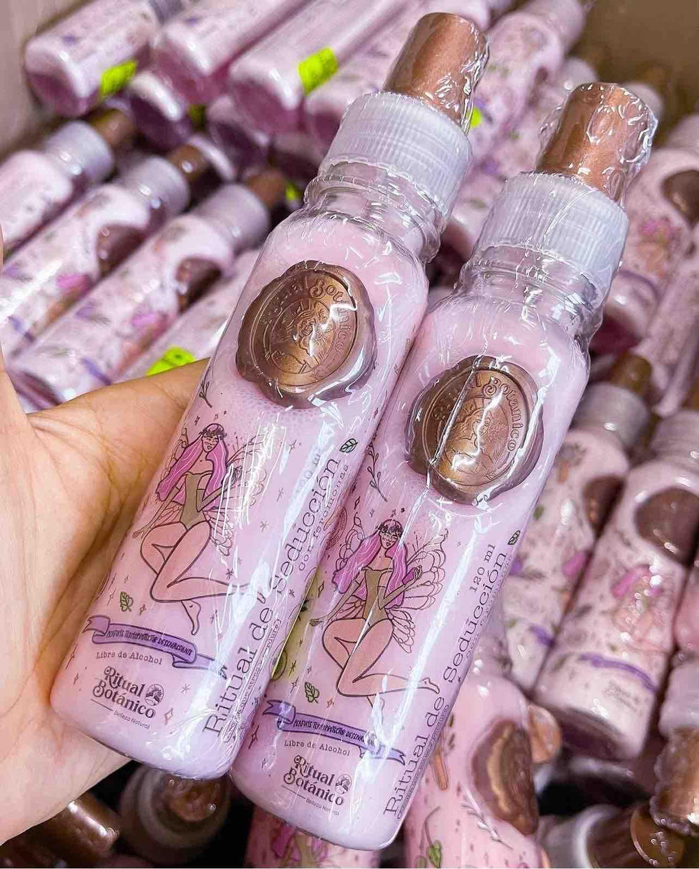 Ritual Botanico Thermoprotector hair application demonstrates detangling and frizz control.