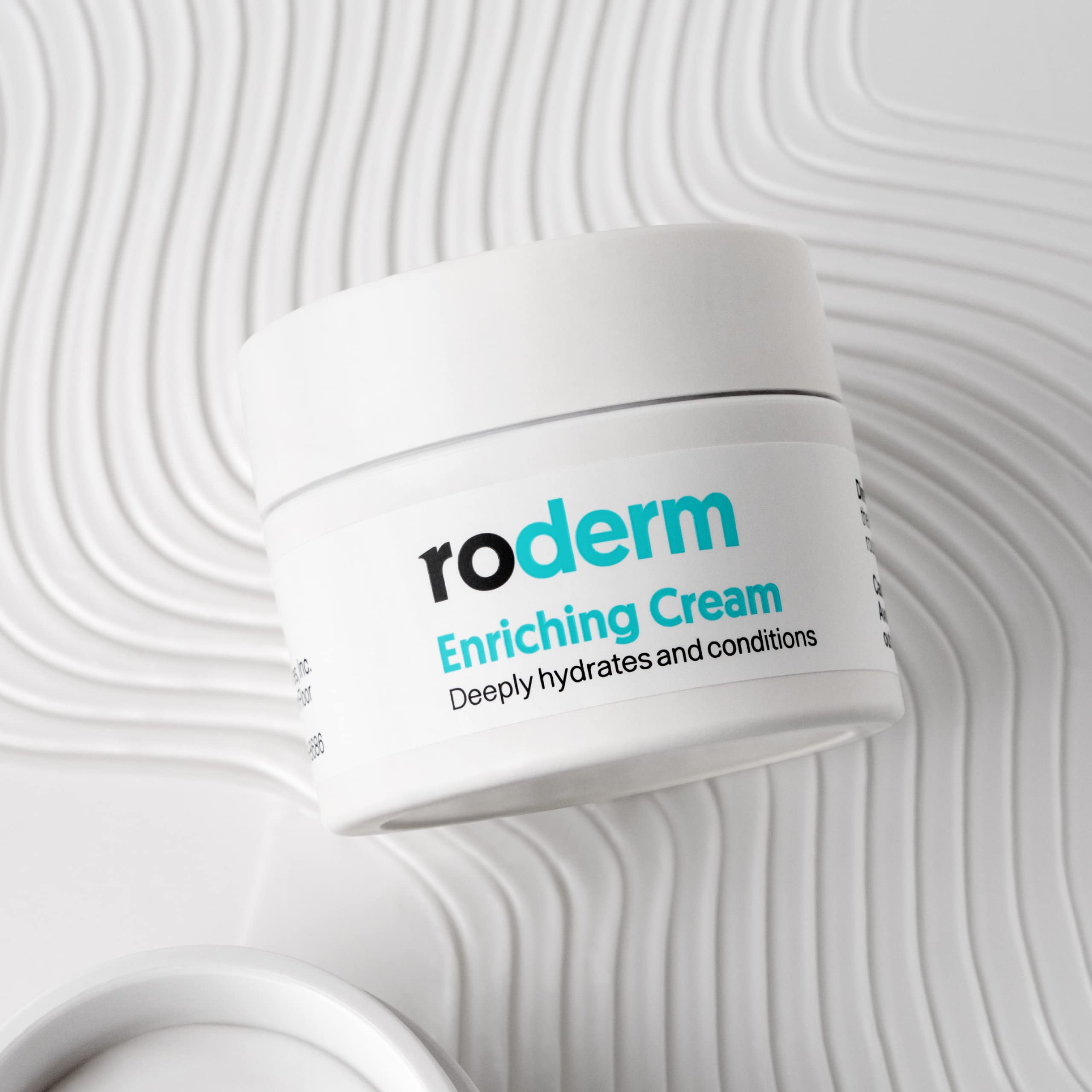 Ingredients close-up featuring ceramide NP and shea butter for nourishment.