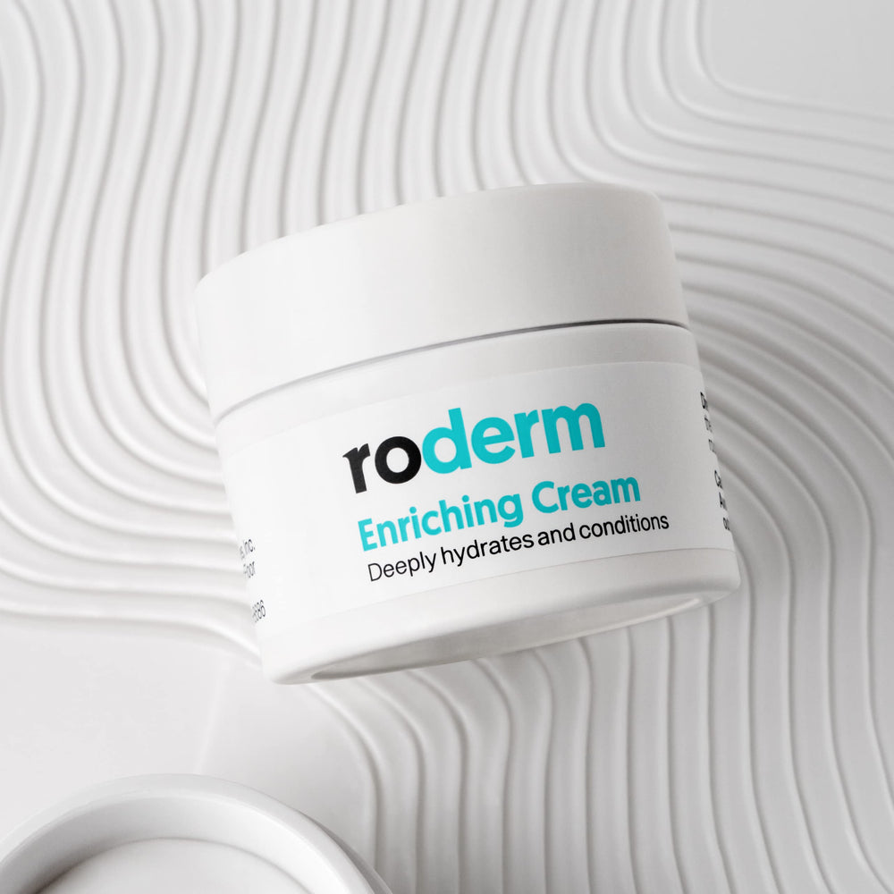 Ingredients close-up featuring ceramide NP and shea butter for nourishment.