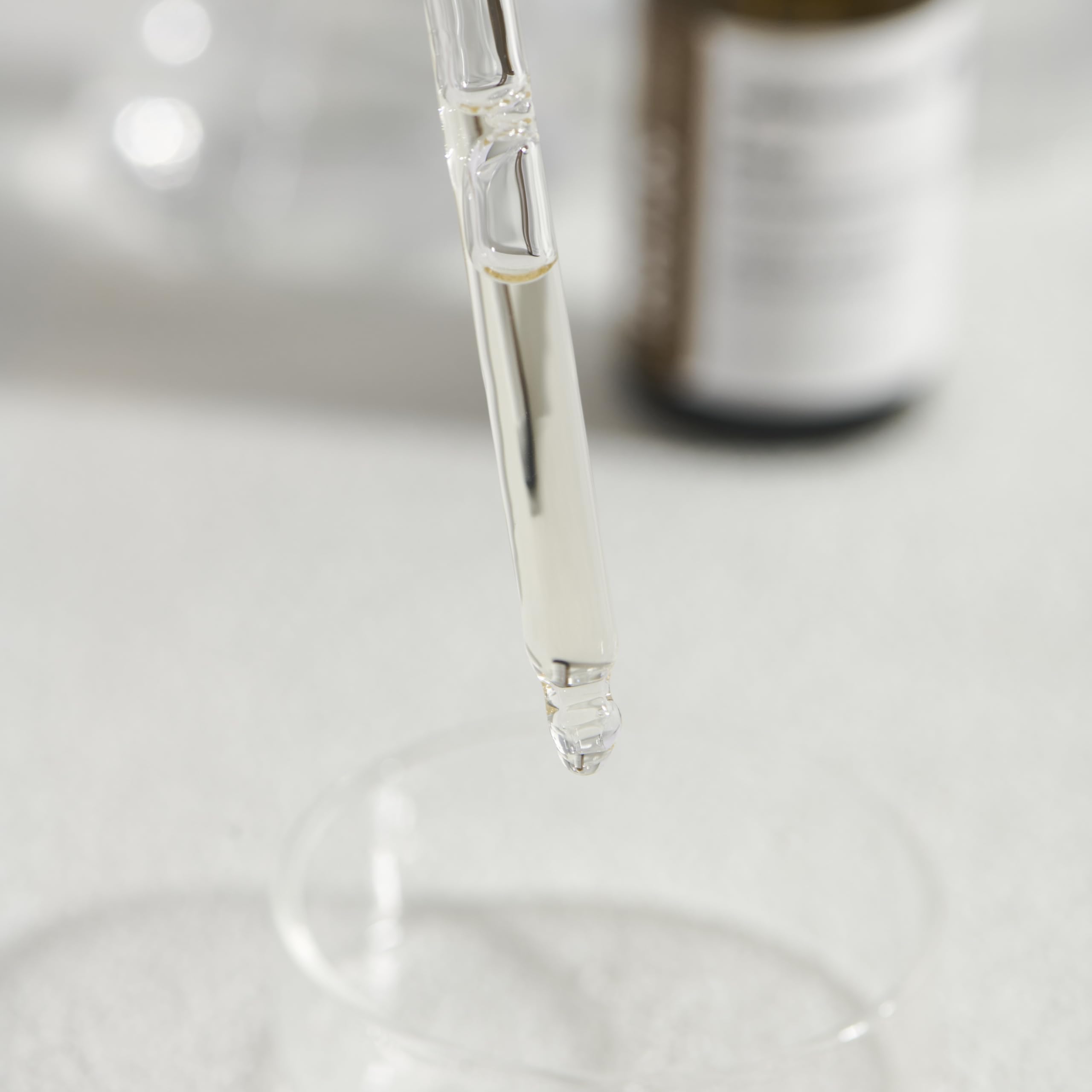 ROLANYIN serum texture is lightweight, non-greasy and fast-absorbing
