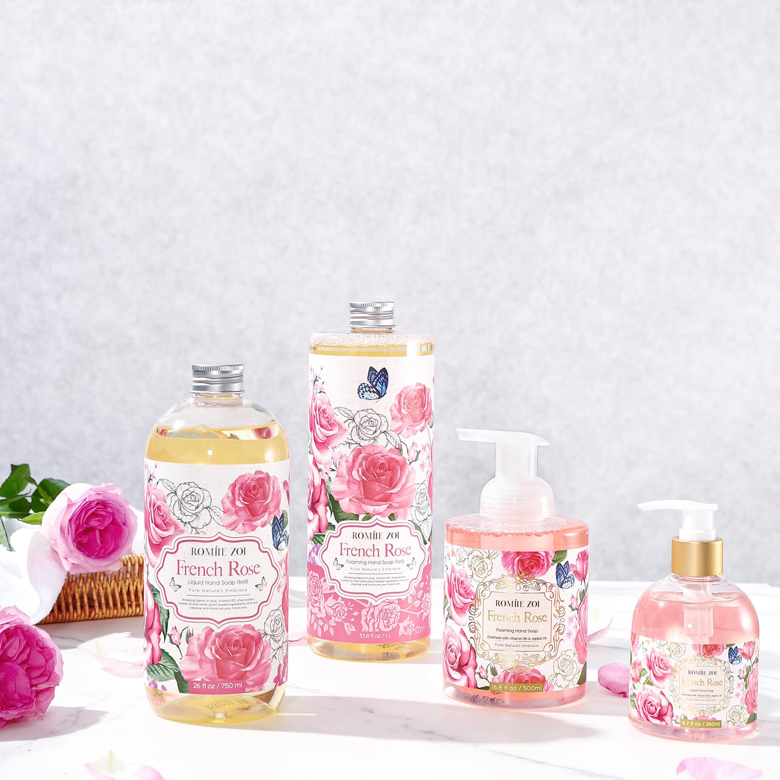 ROMIIE ZOI luxurious foaming lather on hands during washing