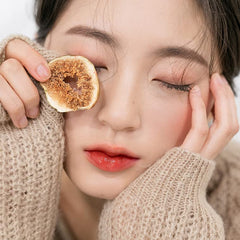 rom&nd Better Than Cheek texture close-up highlights matte, feathered cheeks