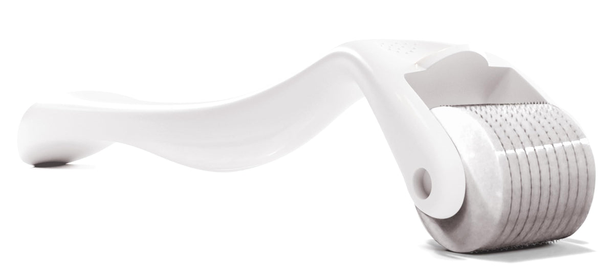 ROSELYNBOUTIQUE Derma Roller close-up with 540 needles for at-home use on hair