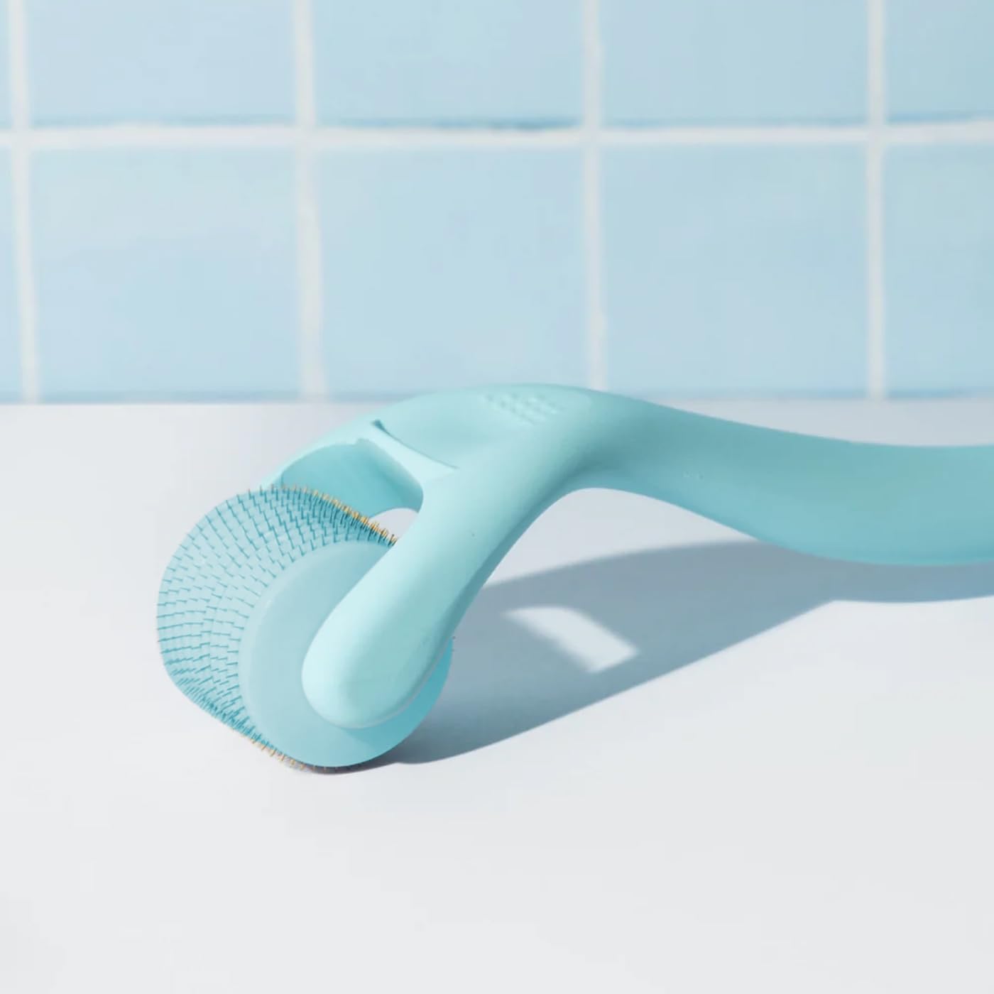 ROSELYNBOUTIQUE derma roller 540 needles for precise at-home sessions.
