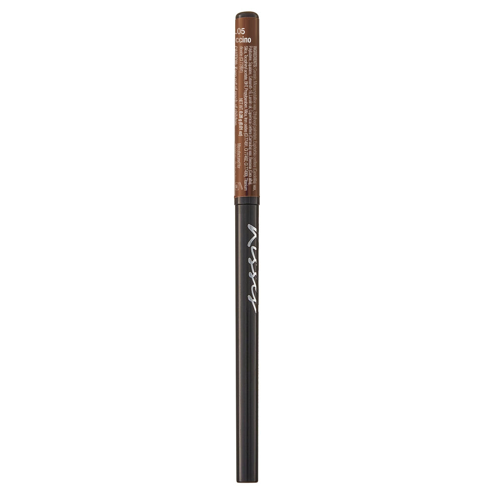 Precise tip ensures clean edges for full lip looks.